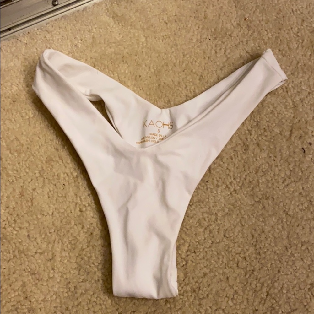Kaohs white salty vcut bottoms